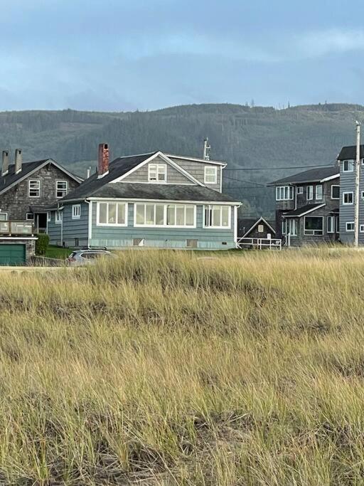 Seaside Beach Front House On The Promenade Kültér fotó